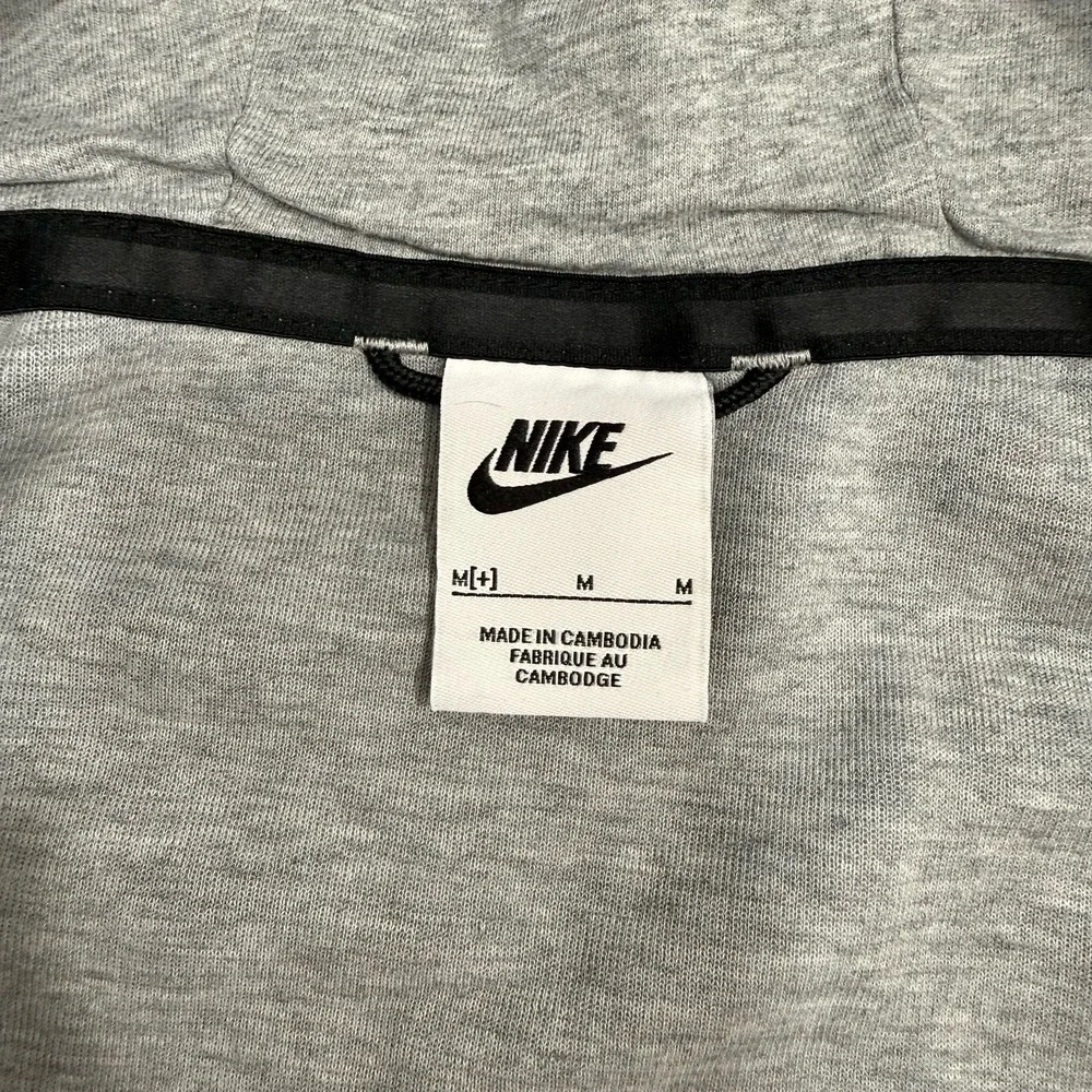 Nike‎ Tech Fleece Full-Zip Hoodie heather grey youth medium